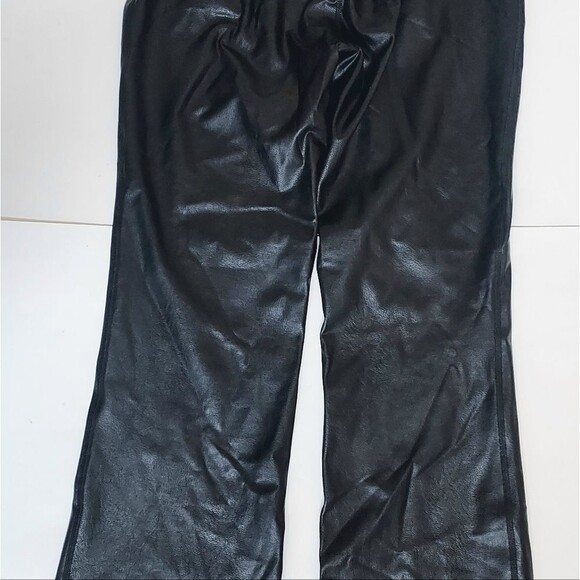 Aeropostal Black Pleather Mid Rise Flare Leg Pull On Pants/Leggings Size Small - Picture 7 of 7